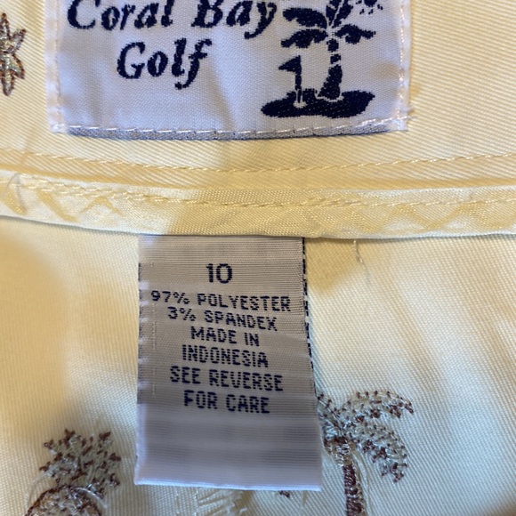 Coral Bay Golf Capris With Pineapple and Club Accents - Size 10 - Picture 11 of 12